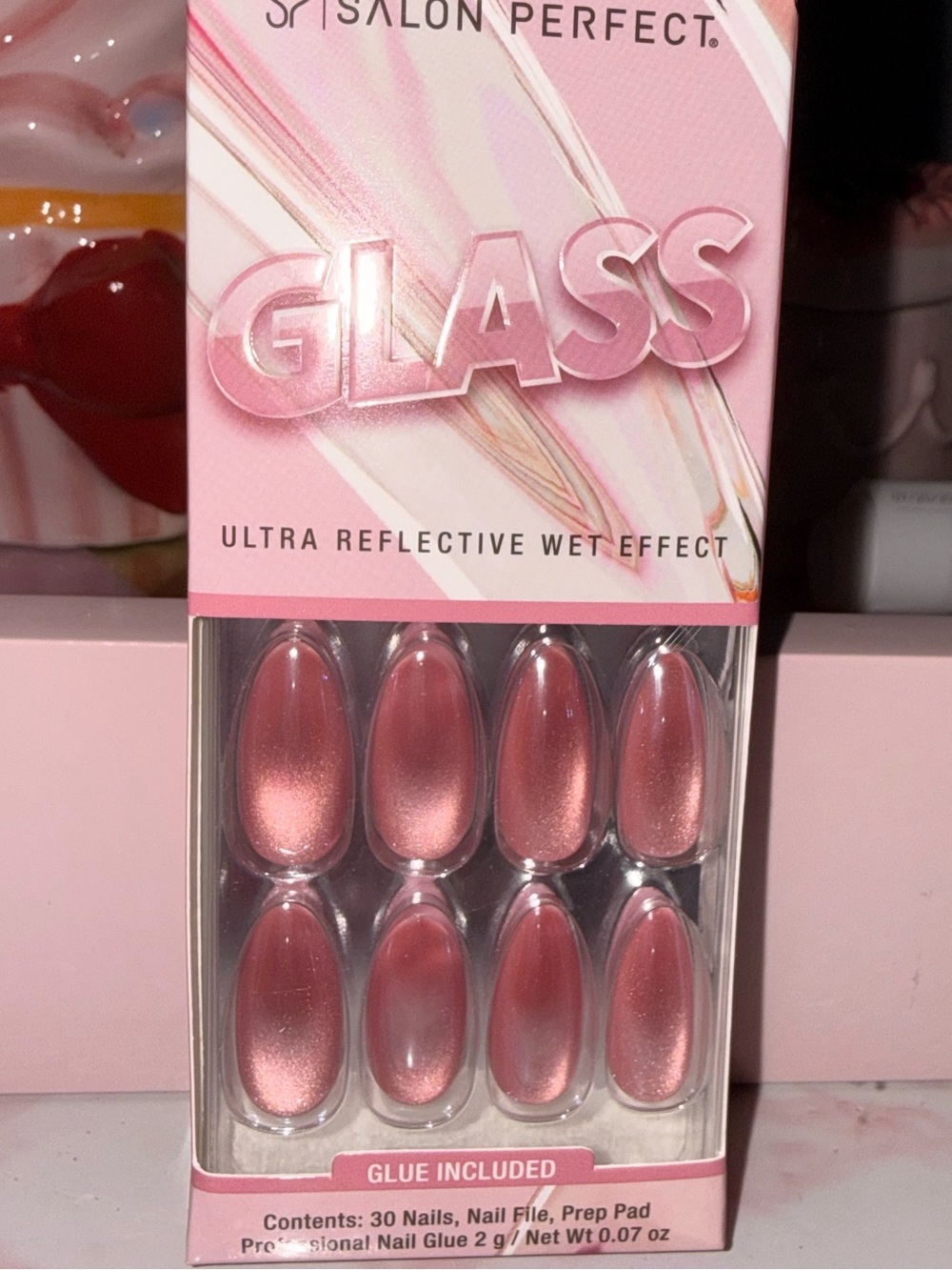 Salon Perfect Glass Ultra Reflective Wet Effect Press-On Nails in Almond Medium